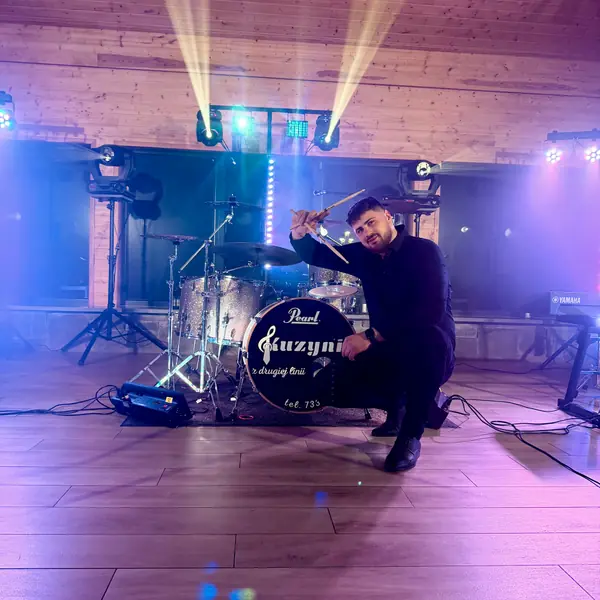 Adrian – perkusja i wokal