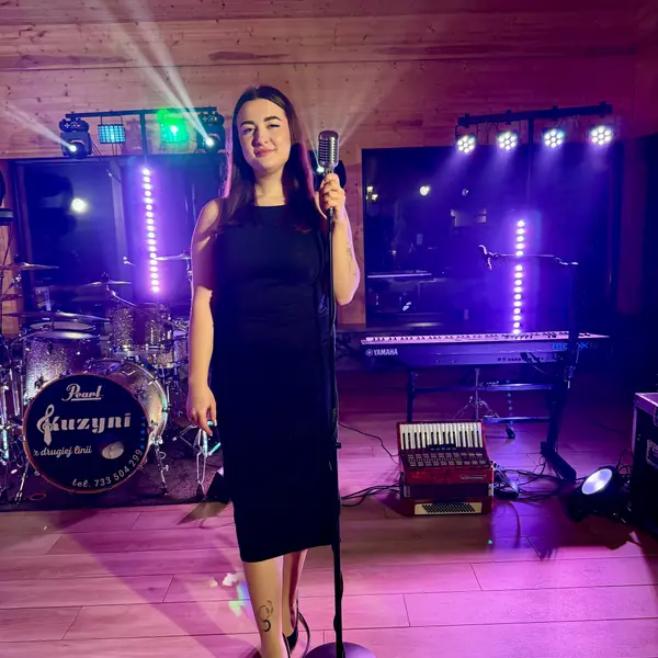 Julia – żeński wokal główny